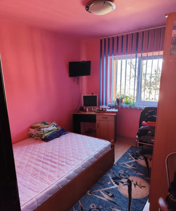 Apartament 4 camere etaj 1 Craiovita Noua