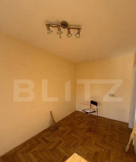 Apartament cu 3 camere etaj intermediar zona Tribunal