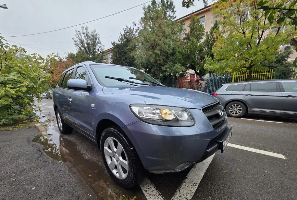Hyundai Santa Fe 150 000km 2 2d 4x4 2006 7 LOCURI 3 990 eur