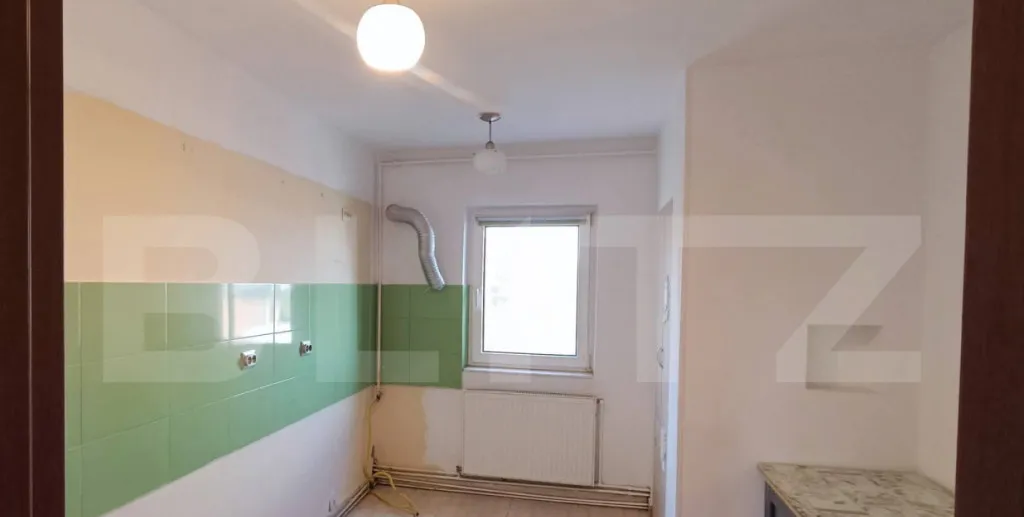 Apartament 2 camere curte proprie si parcare - zona ext