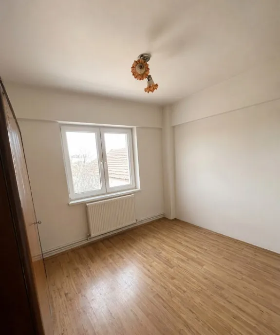 Apartament 3 camere spatios renovabil