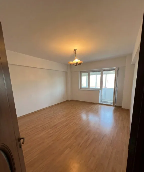 Apartament 3 camere spatios renovabil