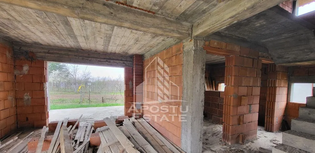 Casa cu 5 camere teren de 480mp la rosu Peciu Nou