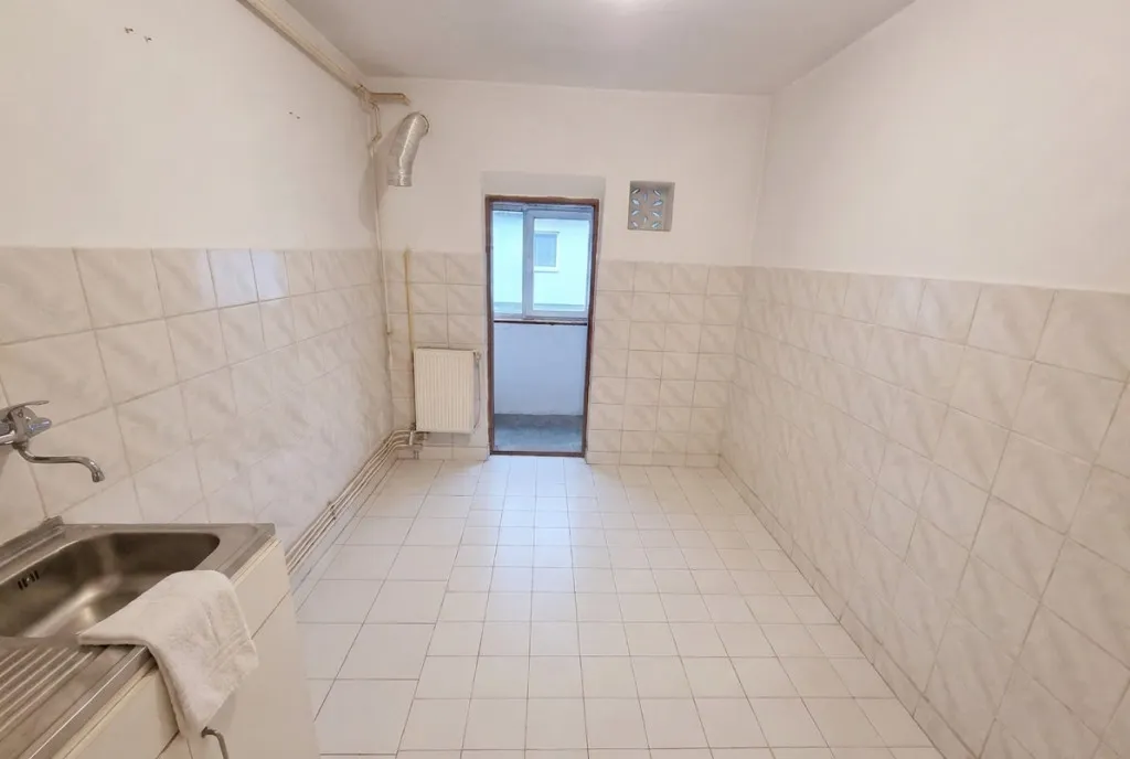 Apartament 3 camere decomandate foarte spatios Stefan cel