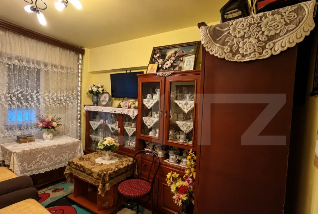 Apartament 4 camere decomandat 2 bai 80 mpu cu centrala