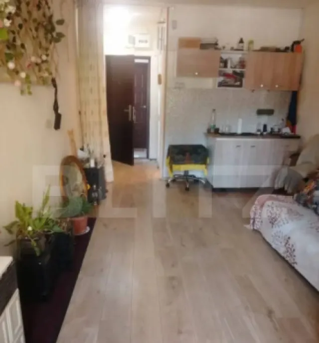 Garaj cu acoperis circulabil 17 mp Calea Bucuresti