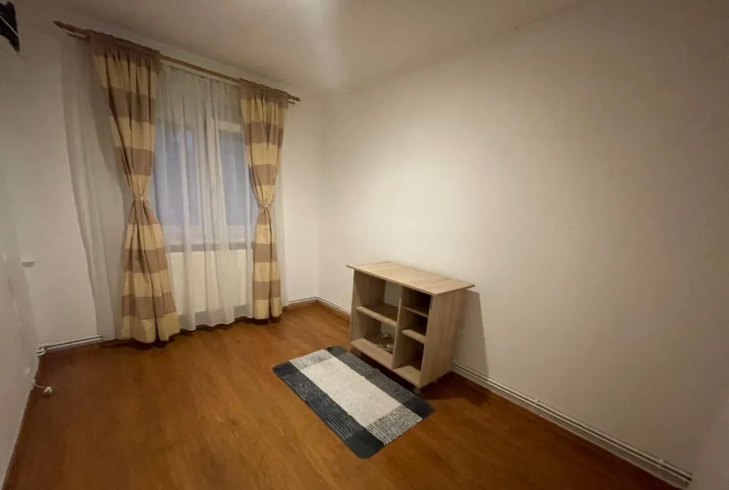 Apartament 3 camere 46 73 mp zona Materna Craiovita
