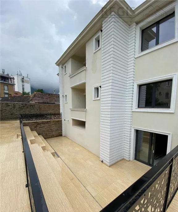 Vila Bloc modern de 11 camere zona Centrul Civic Onix
