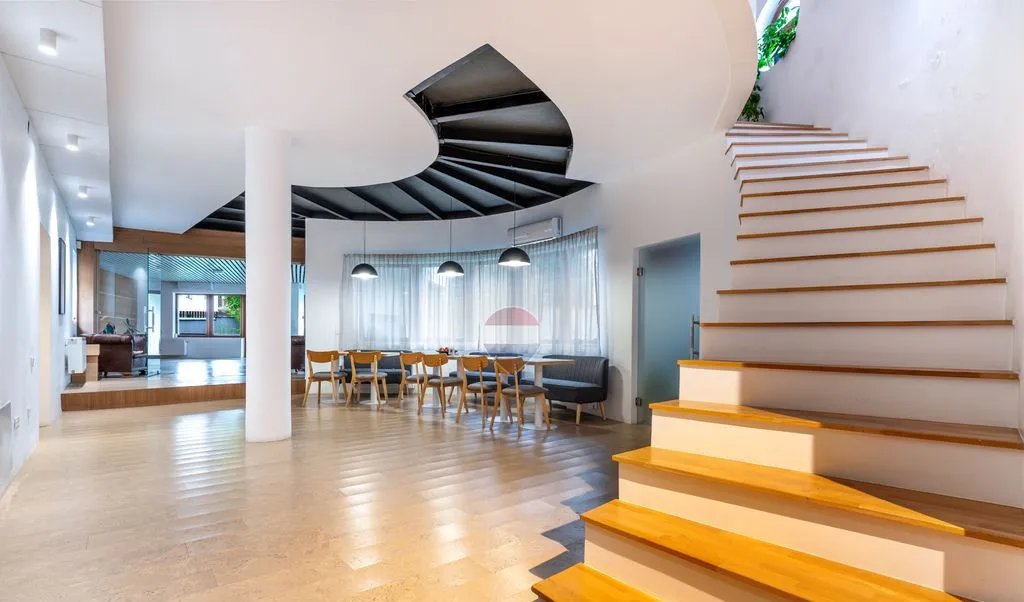 Casa de vanzare in Europa 420 mp utili 760 mp teren