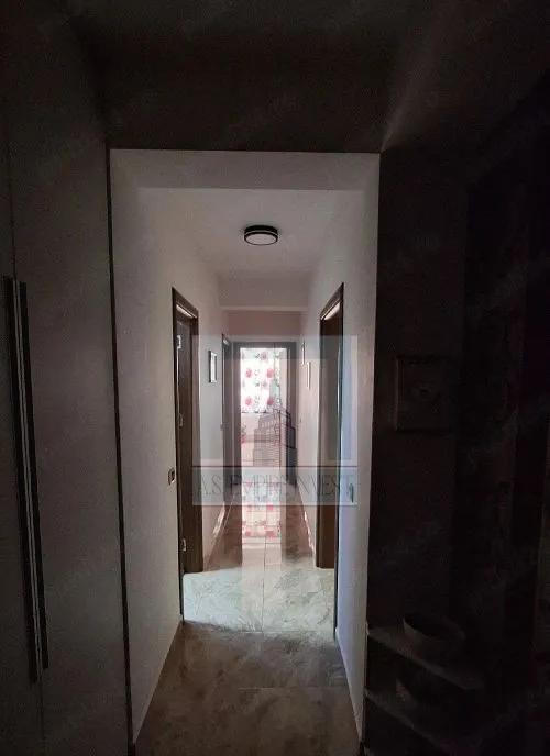 Vand apartament 3 camere decomandat zona Tractorul/Isaran