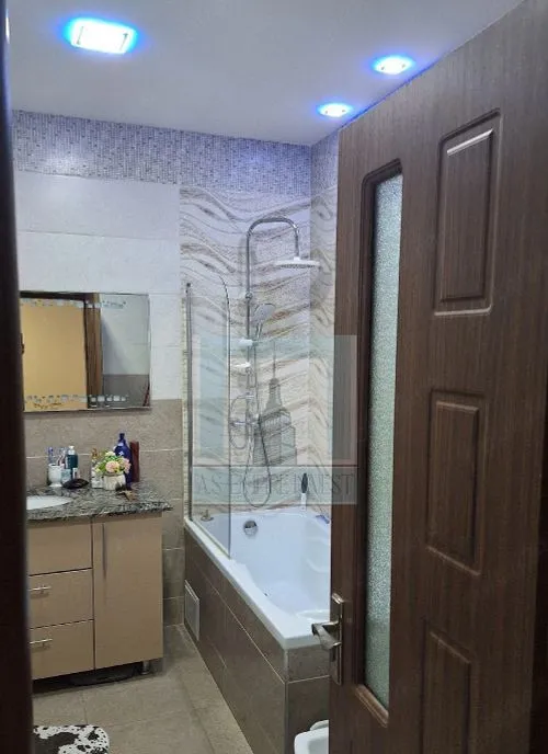 Vand apartament 3 camere decomandat zona Tractorul/Isaran