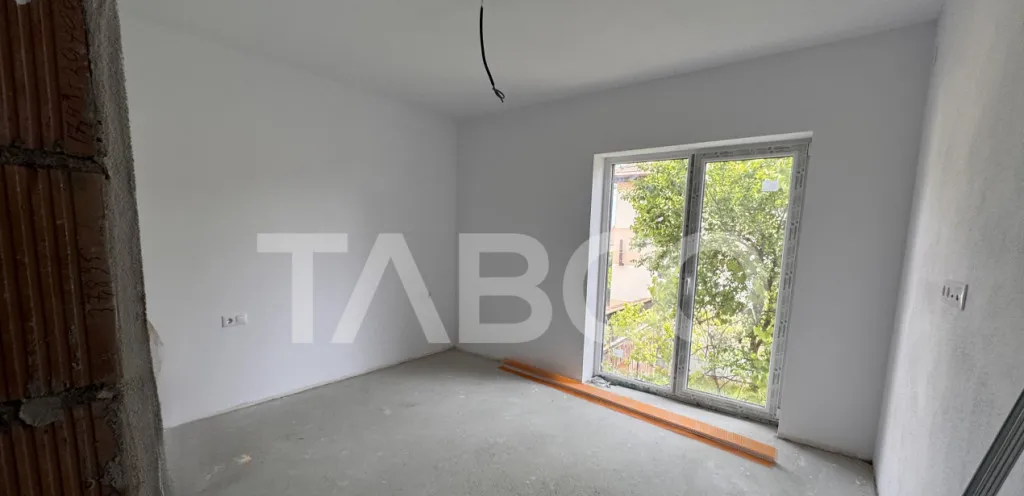 Casa spatioasa cu 4 camere si 3 bai de vanzare 254mp Turniso