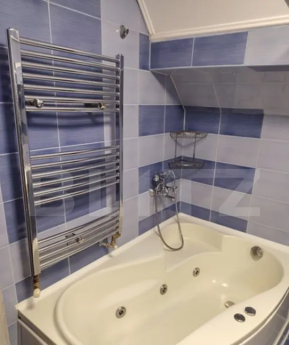 Apartament 3 camere 48 mp Etaj 3 Curte comuna si parc