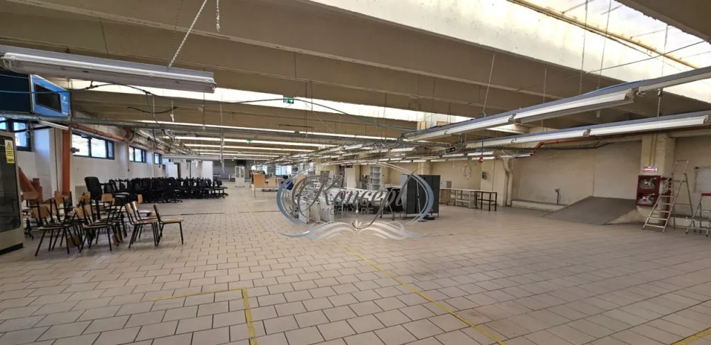 Spatiu industrial cu birouri pe Bulevardul Muncii