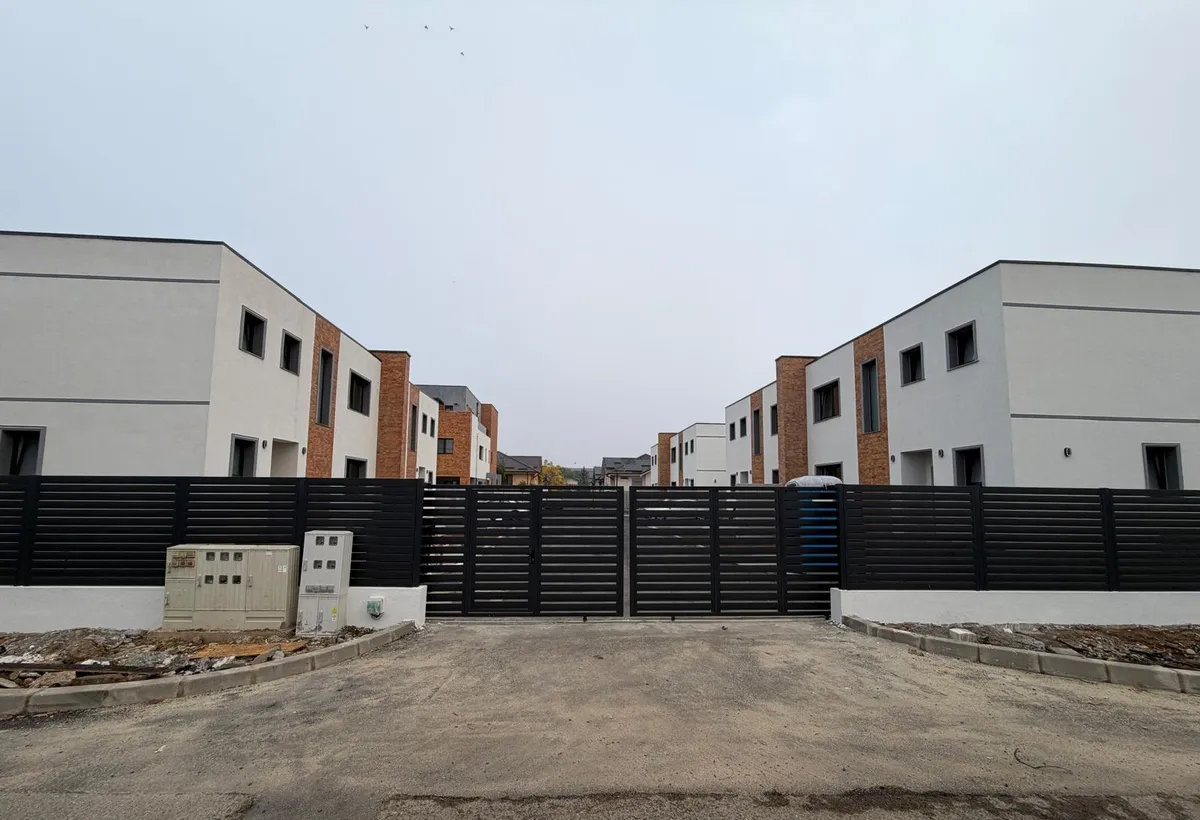Case tip duplex complex 7 unitati finisaje premium direct dezvoltator