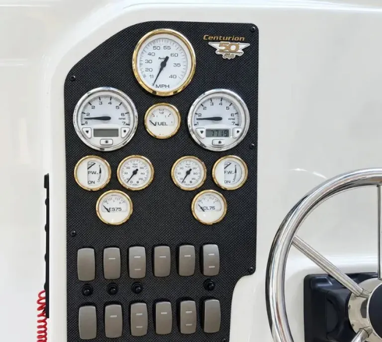 Ambarcatiune Seaswirl Striper 2901 Walk Around 450 CP 69 999 eur