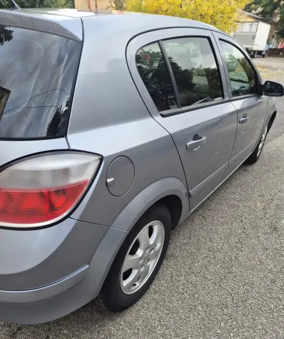 Opel Astra H 1 6 2 200 eur