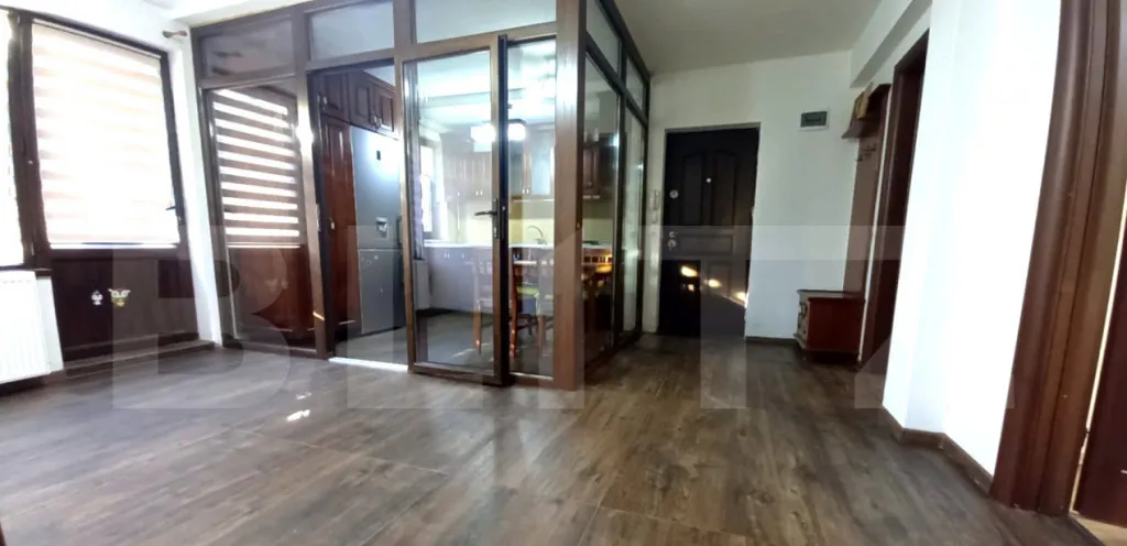 Blitz Apartament 3 camere Europa curte 49 mp parcare