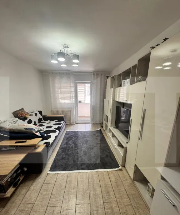 Apartament cu 3 camere decomandat complet mobilat zona M