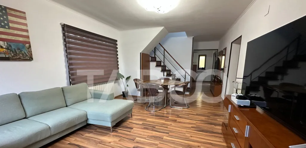 Casa 8 camere curte libera 300mp zona Calea Popl
