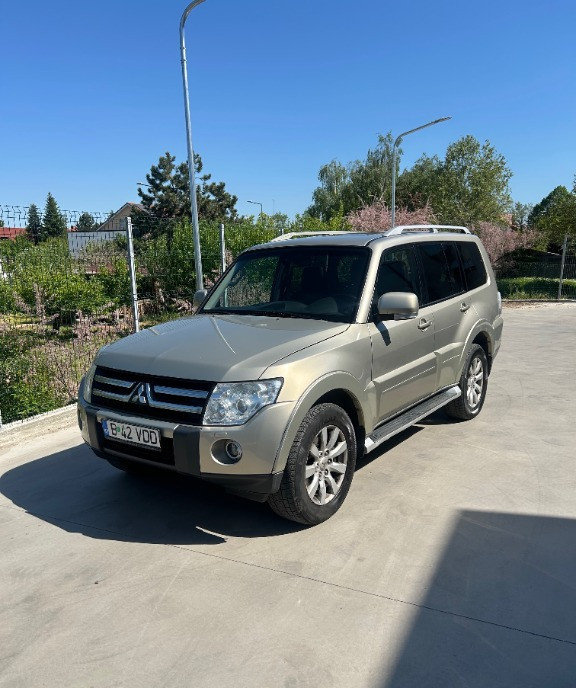 Mitsubishi Pajero  12 000 eur