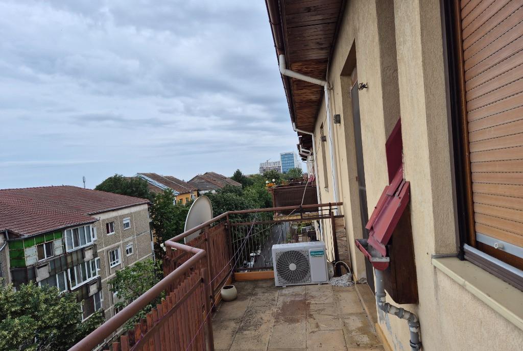 Proprietar inchiriez apartament 3 camere modern zona buna Aradului