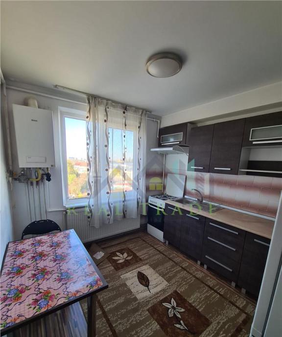 Garsoniera decomandata renovata mobilata etaj intermediar