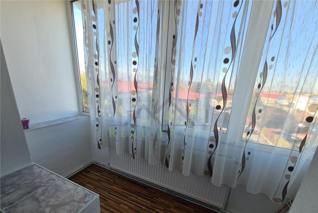 Garsoniera decomandata renovata mobilata etaj intermediar