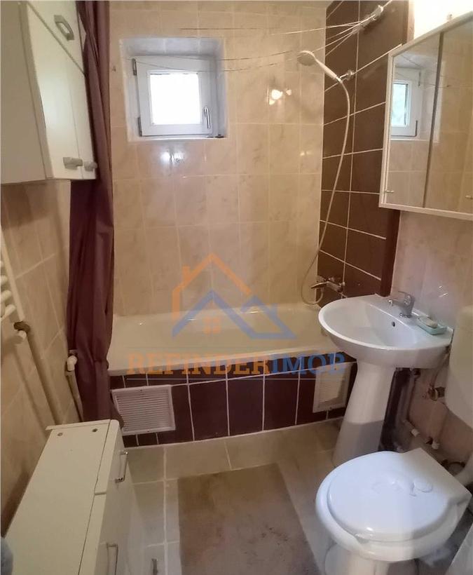 Vanzare apartament 2 camere zona Militari Gorjului