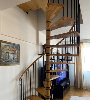 Inchiriez apartament 4 camere decomandat 200mp Aviatorilor 2 300euro