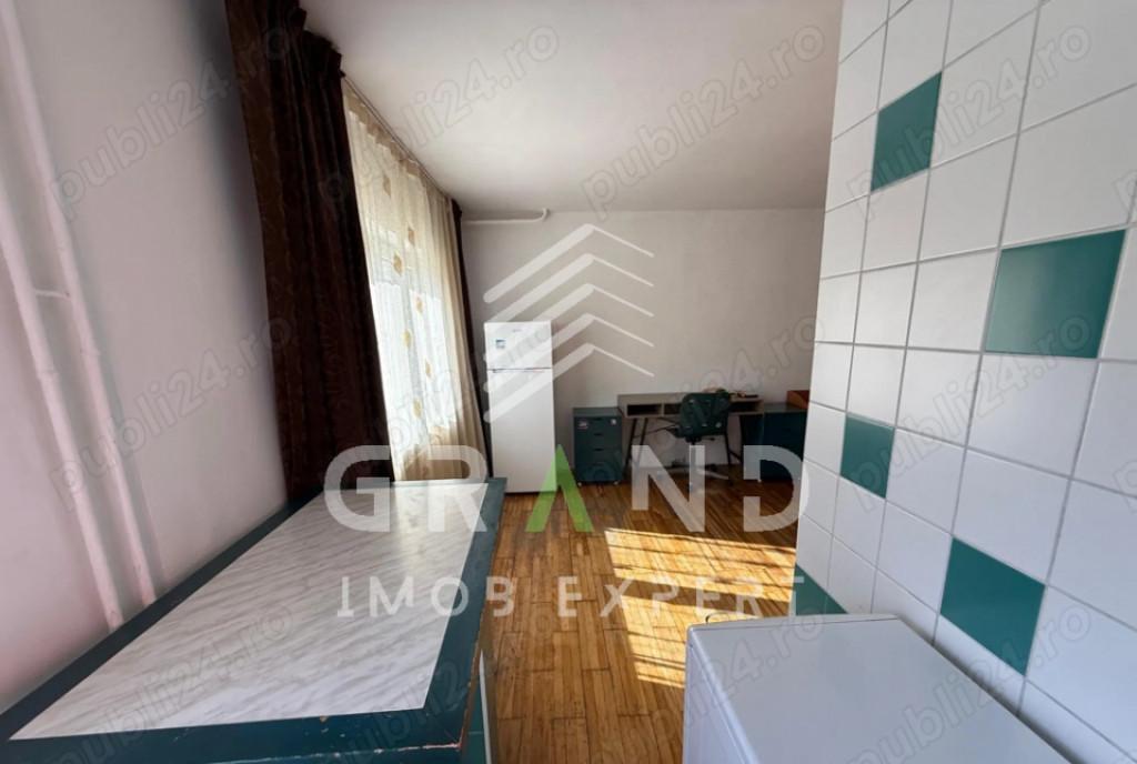 Garsoniera economa parcare zona Zorilor