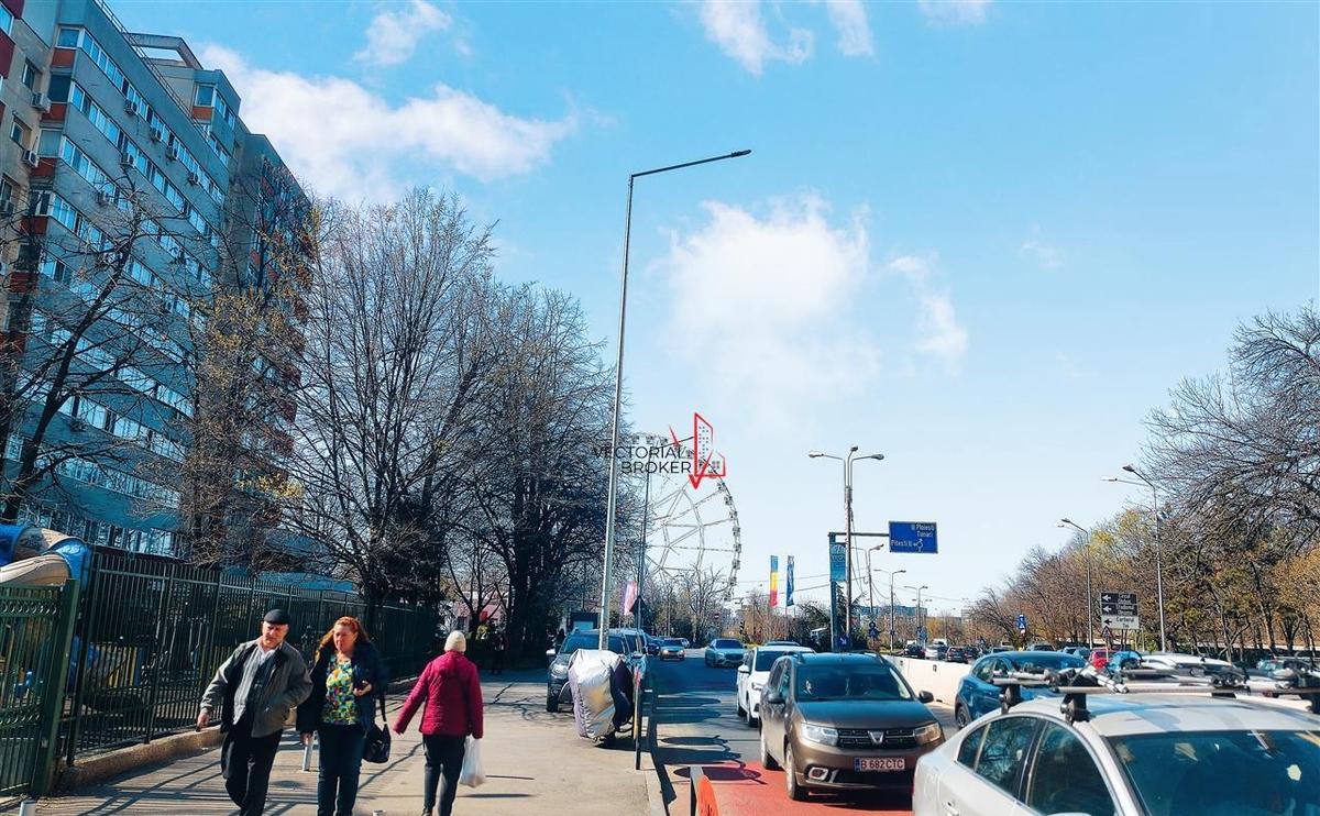 Tei apartament decomandat la et 2/10 vedere panoramica pe parcul Tei