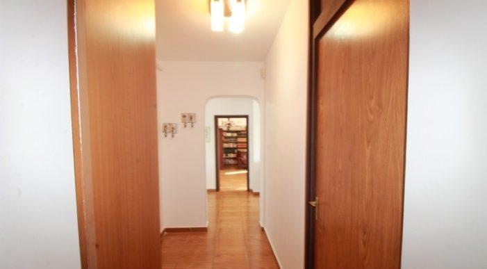 Inchiriere apartament 3 camere Eroii Revolutiei 1980 Centrala proprie