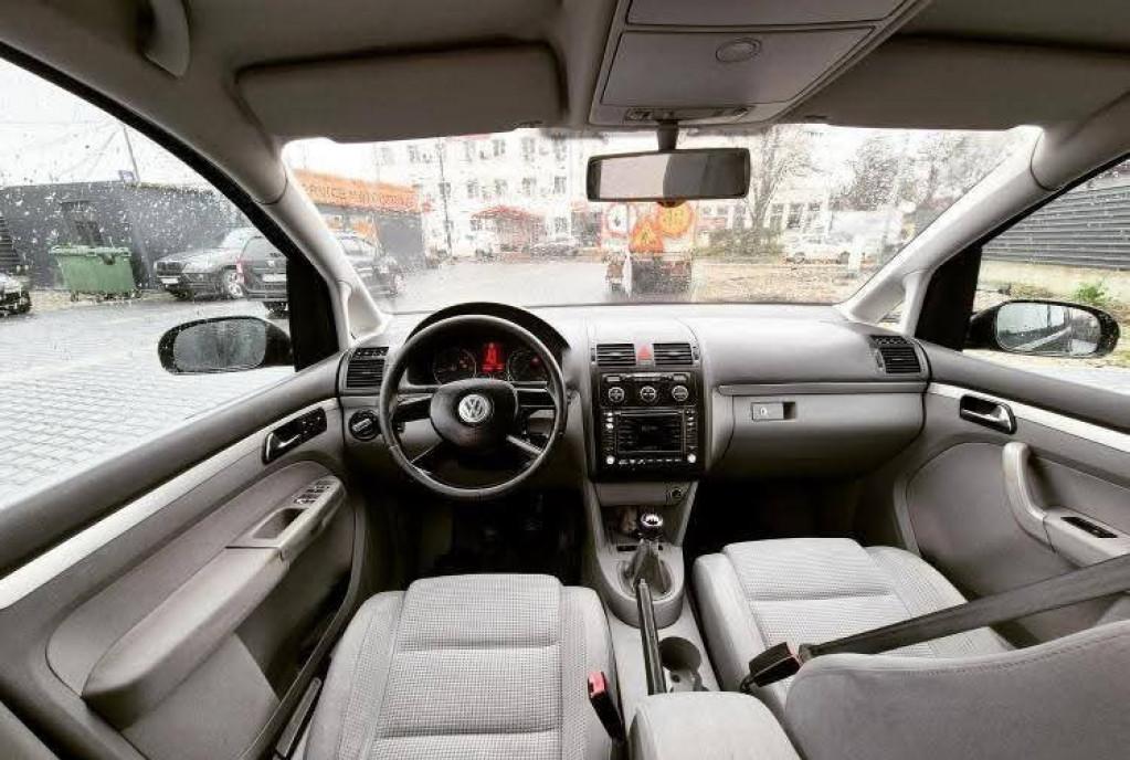Volkswagen Touran 2005 1 800 eur