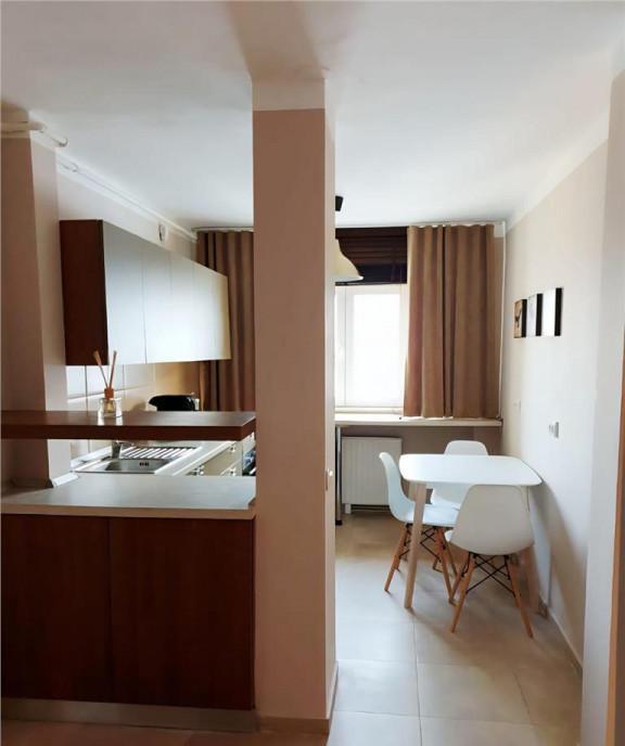 Apartament cochet doua camere structura decomandata priv