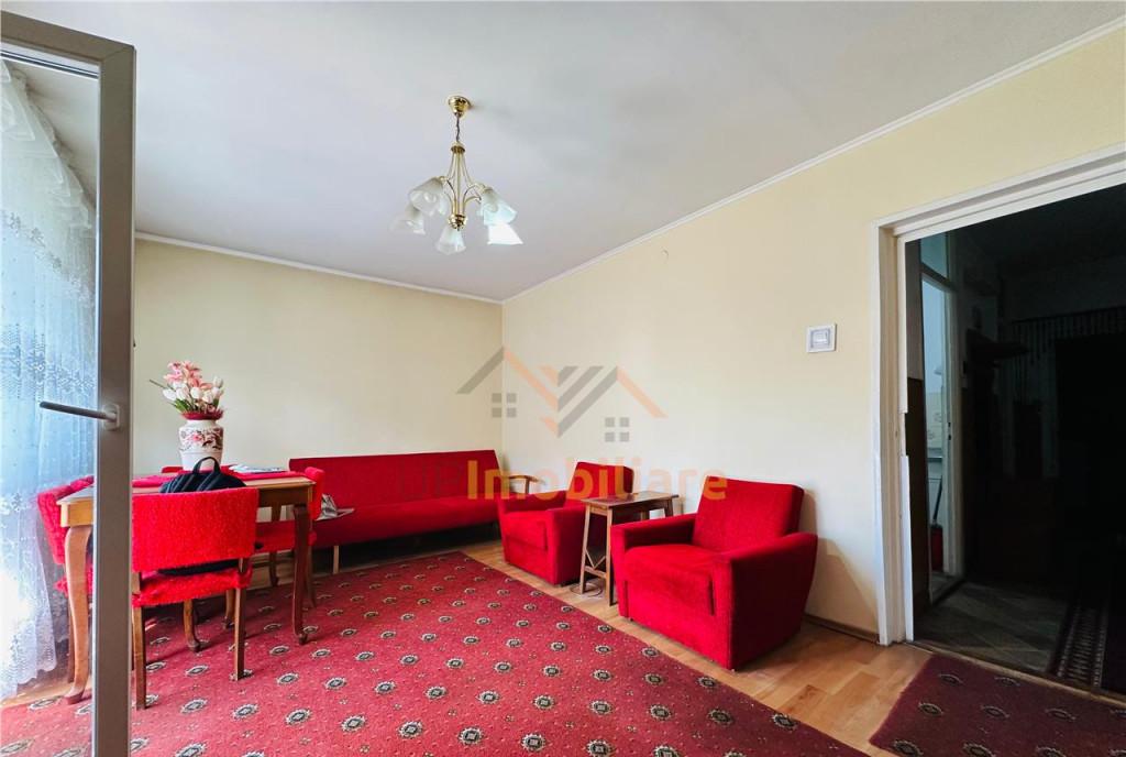 Apartament 3 camere decomandat etajul 2 zona nufarul