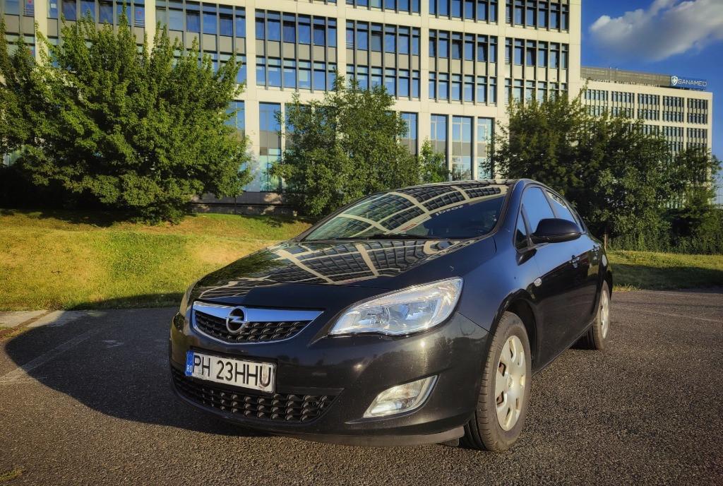 Opel Astra J 2011 bull Achizitionata Rom acirc nia bull Carte service bull Pret neg 5 400 eur