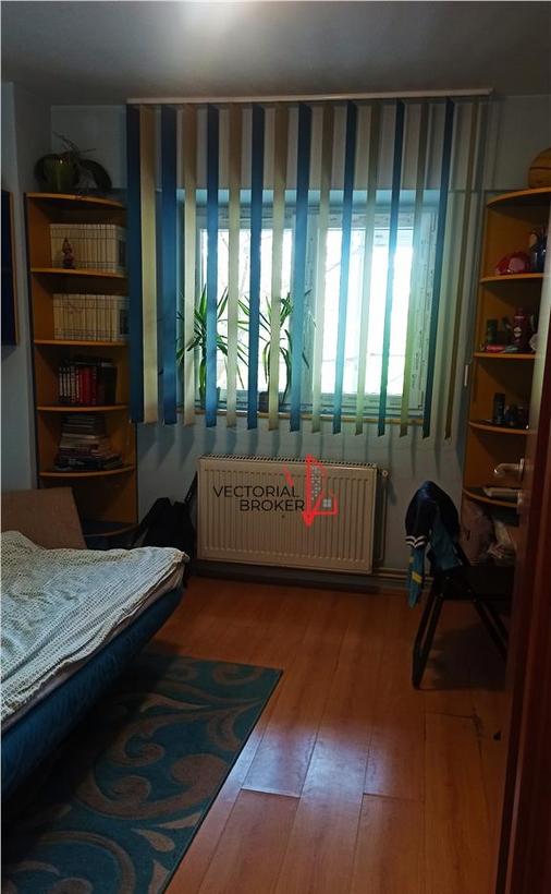 Basarabia Diham 3 camere et 1 70 mp centrala bl 1983 amenajat