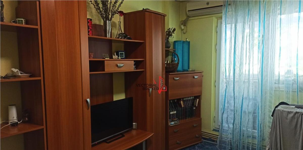3 camere et 1 70mp centrala bl 1983 amenajat Basarabia Diham