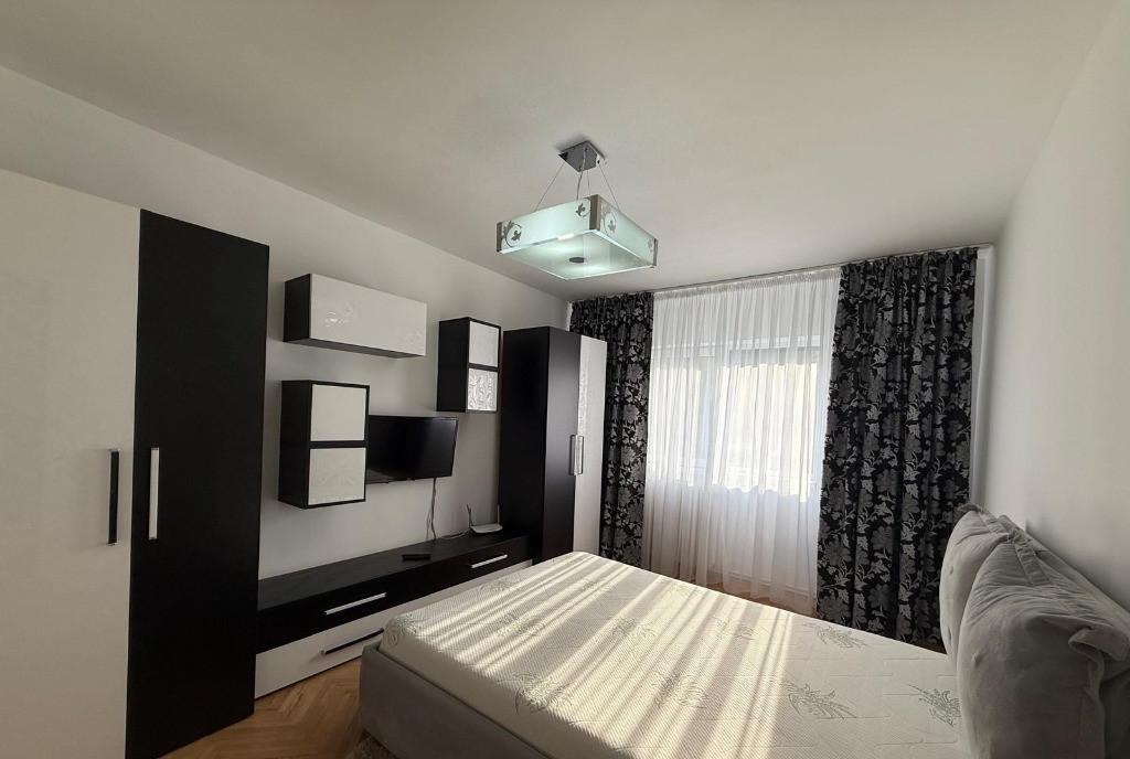 Apartament de 2 camere decomandat zona Mansatur