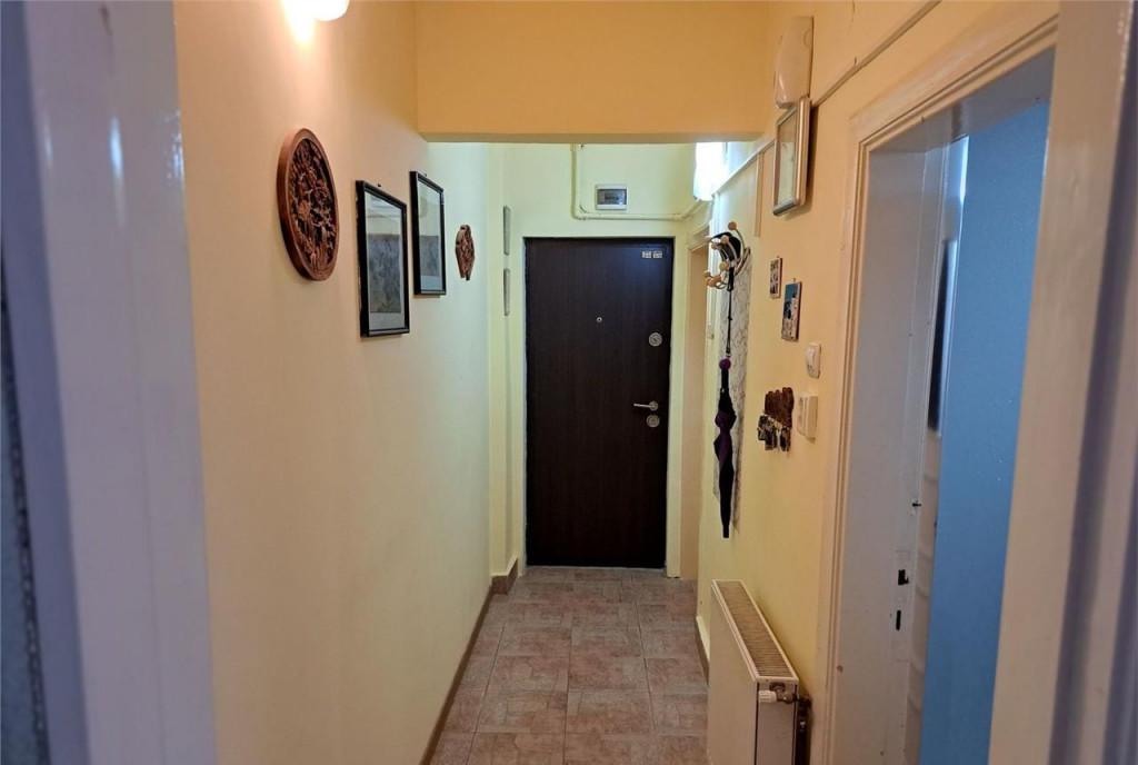 Regim vila decomandata cu beci si pod Tractorul Brasov