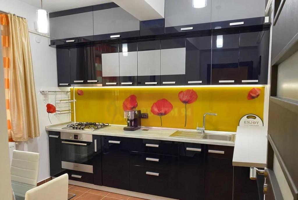 Vanzare apartament cu 3 camere Decebal adiacent 2 parcari