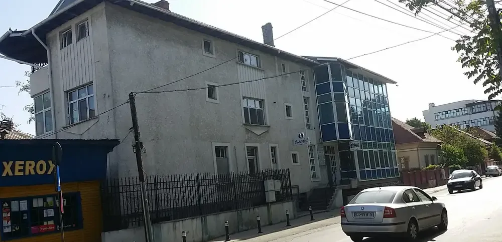 Cladire comerciala situata la km 0