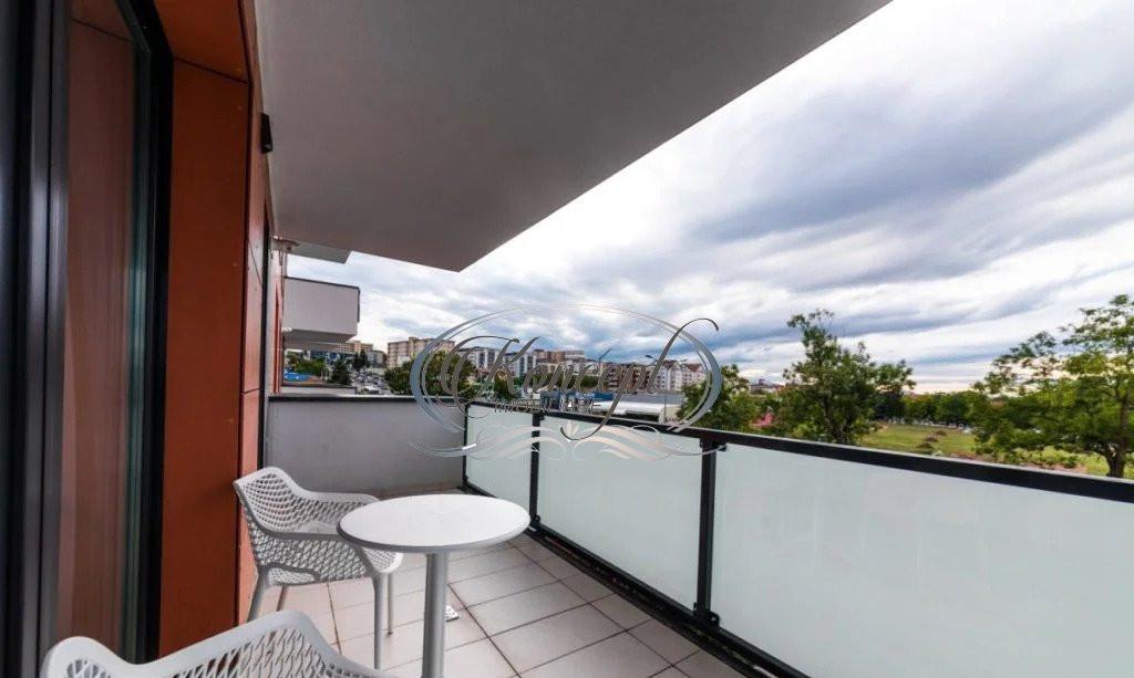 Apartament semicentral cu terasa si curte interioara strada