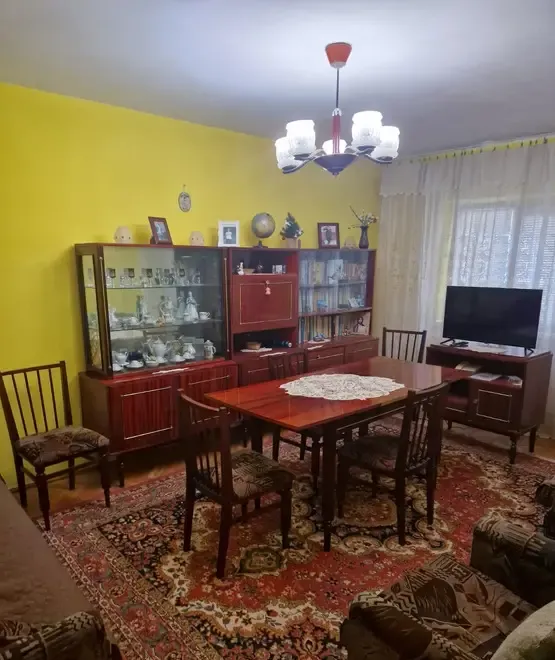 Vand apartament in 1 Mai