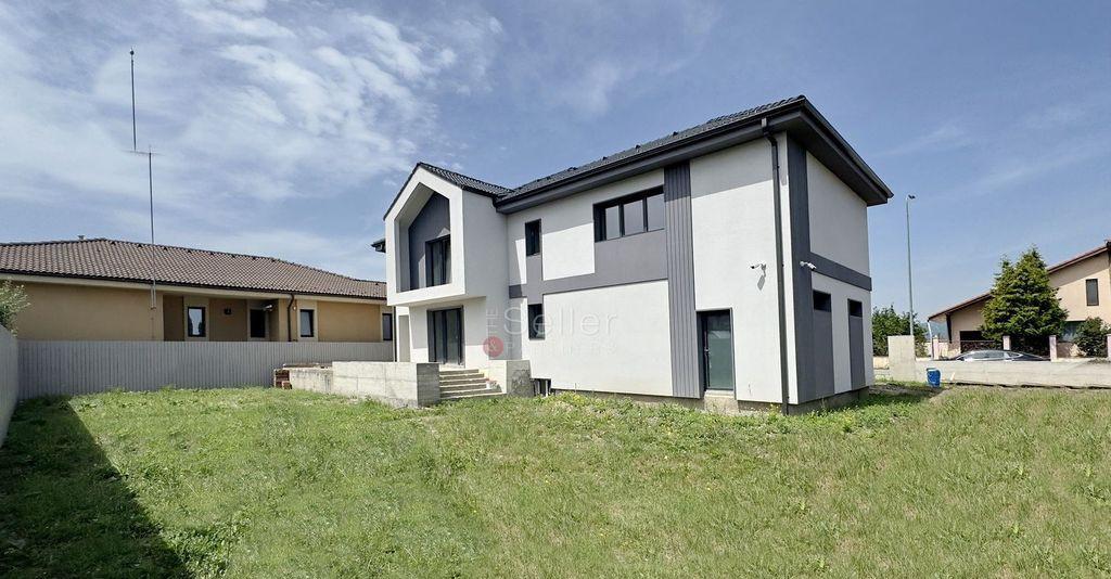 Suprafata Generoasa Proximitate imediata fata de Cetate