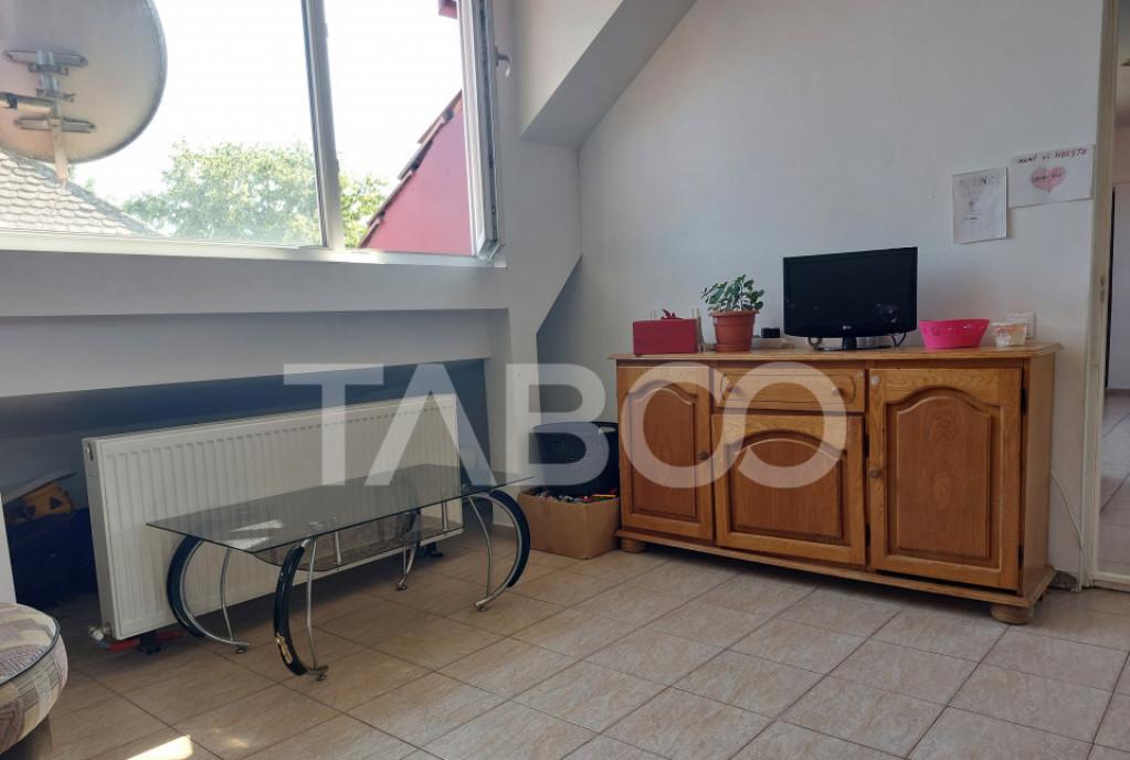 Apartament decomandat 3 camere zona centrala Cisnadie de van
