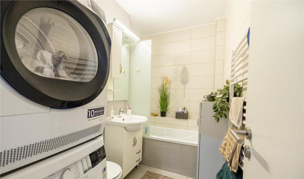 Apartament 3 camere decomandat Coresi boxa Maurer Tractorul