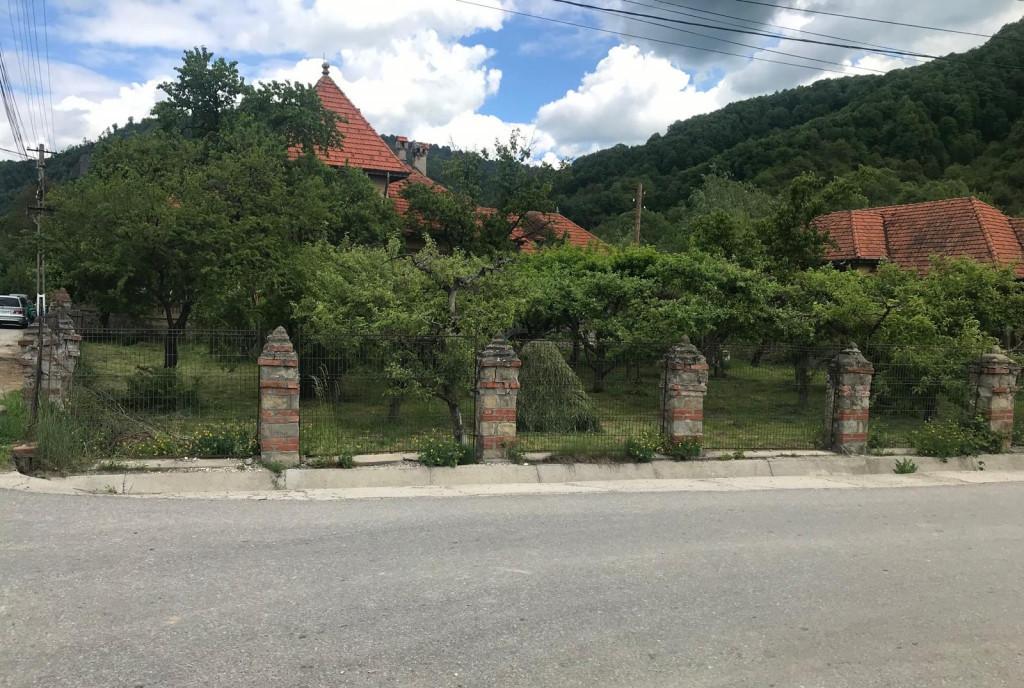 Casa boiereasca/conac central zona superba a Muscelului