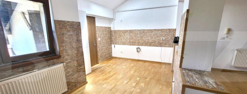 De vanzare apartament cu 3 camere foarte spatios